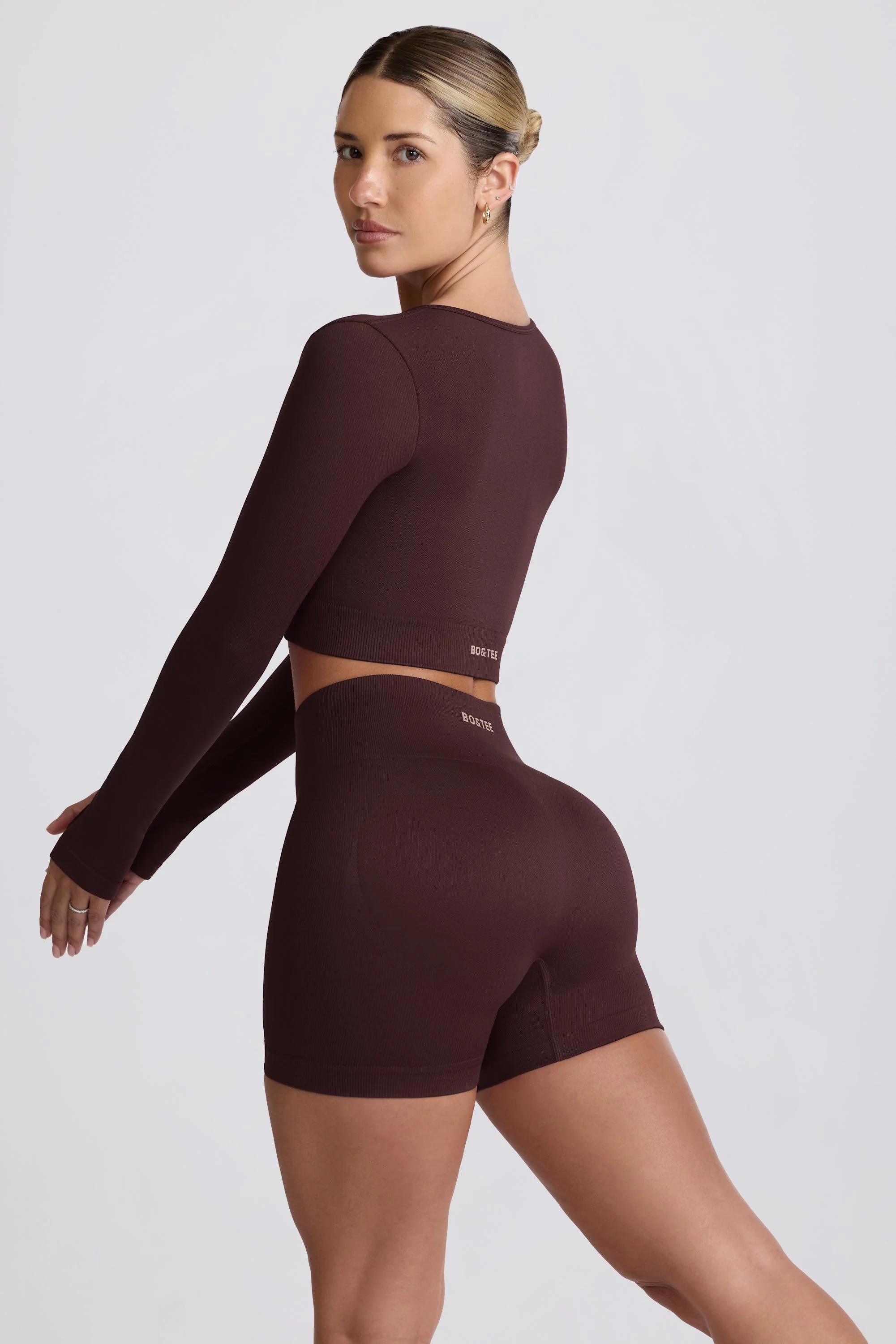 Super Sculpt Seamless Long-Sleeve Crop Top in Chocolate - Image 10